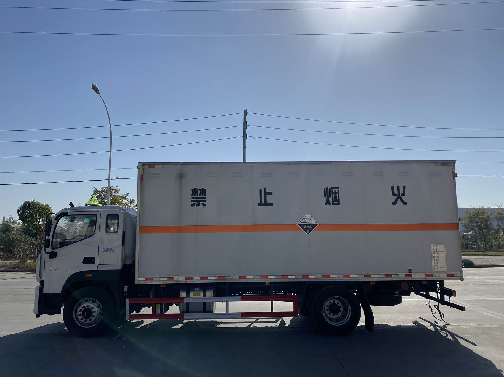 楚勝牌CSC5180XFWB6腐蝕性物品廂式運(yùn)輸車