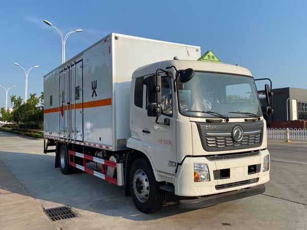 楚勝牌CSC5181XRQD6型易燃?xì)怏w廂式運(yùn)輸車(chē)